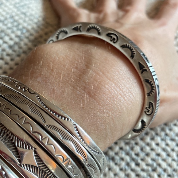 Native American heavy 925 Silver artist stamped cuff 34.1g - Picture 7 of 15